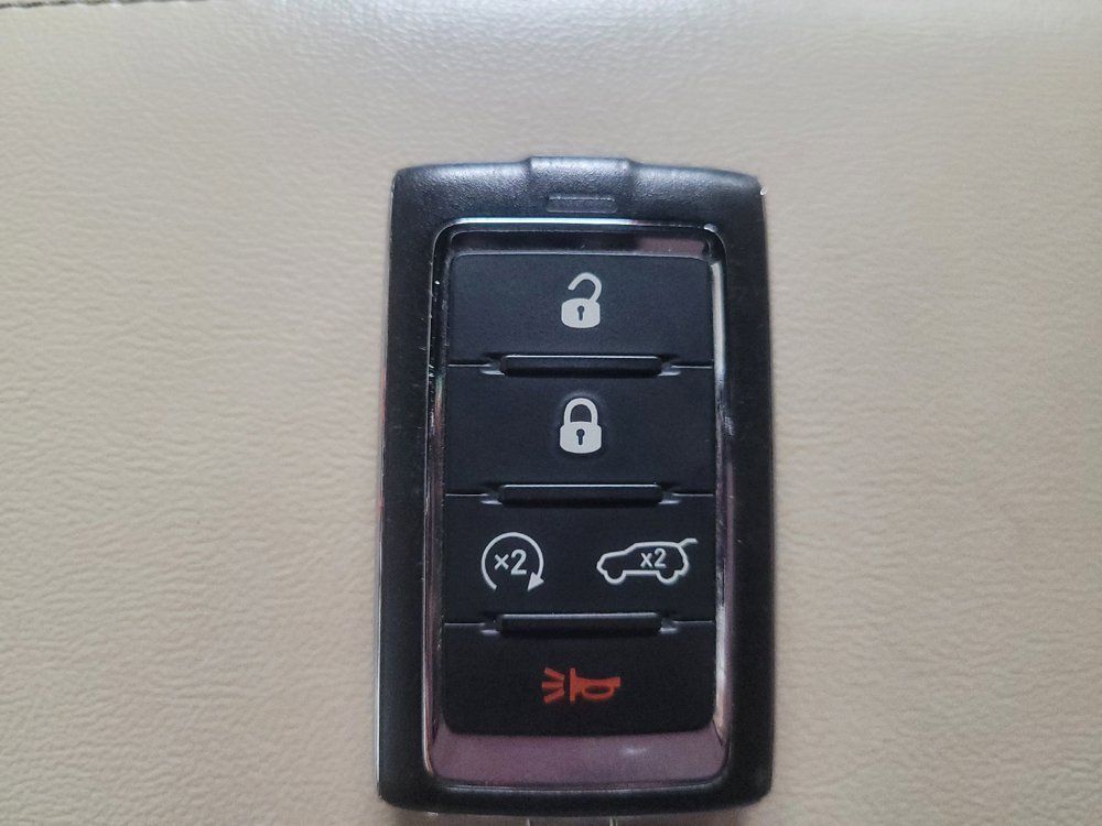 Used 2023 Jeep Grand Cherokee L Limited RWD image 32