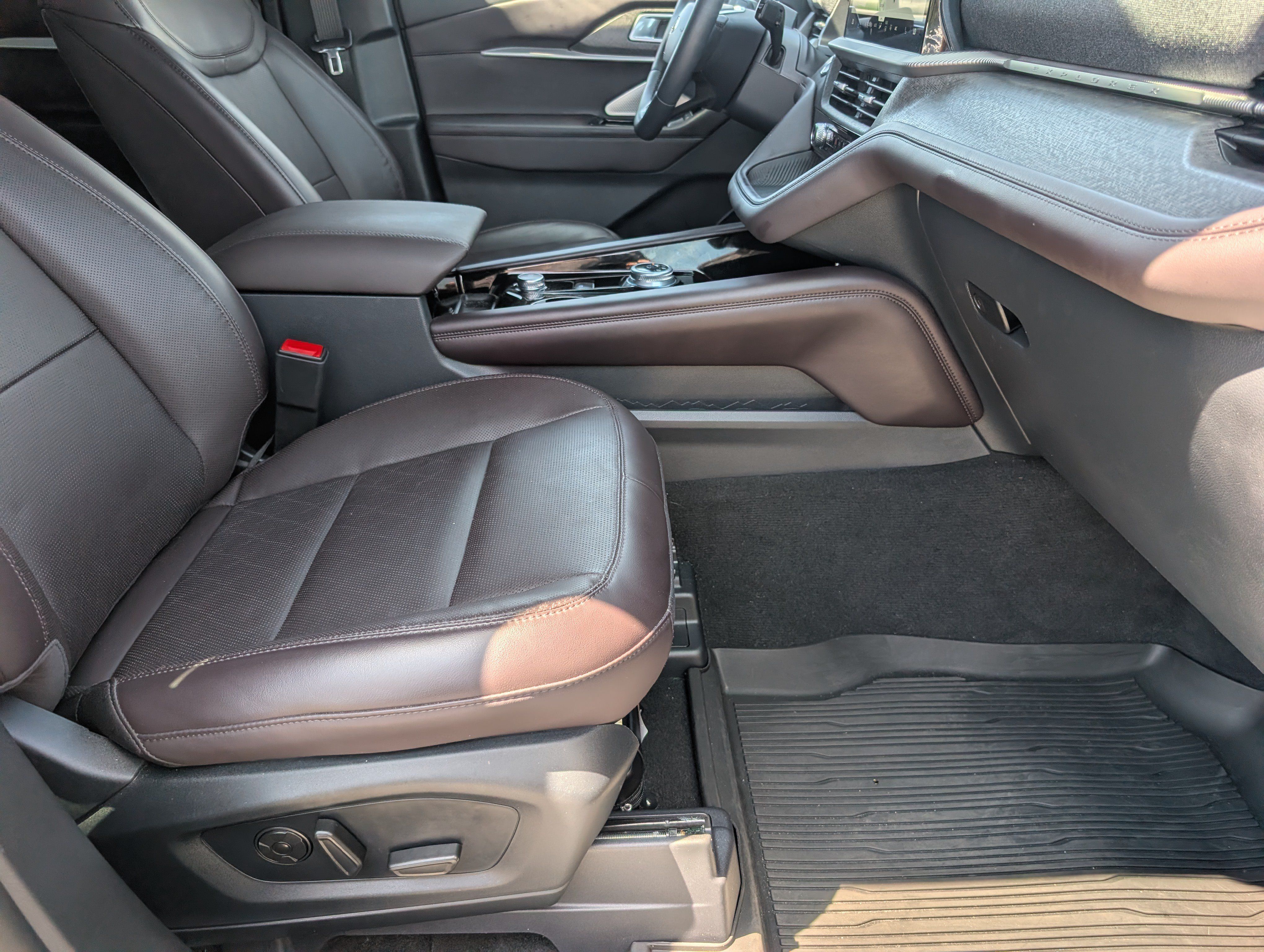 Used 2026 Ford Explorer Platinum RWD image 28