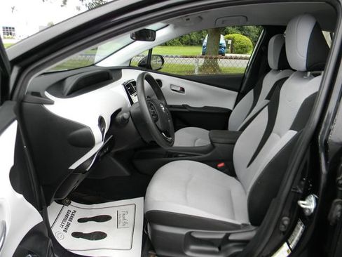 Used 2019 Toyota Prius LE AWD/4WD image 16