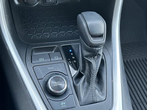 Certified 2022 Toyota RAV4 XLE w/ Convenience Package image 23