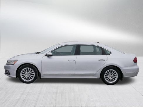 Used 2017 Volkswagen Passat 1.8T SE image 4