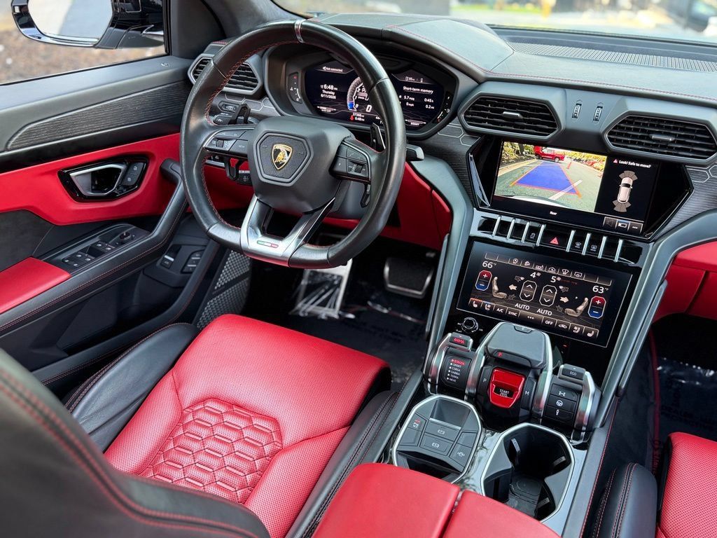 Used 2021 Lamborghini Urus AWD/4WD image 42