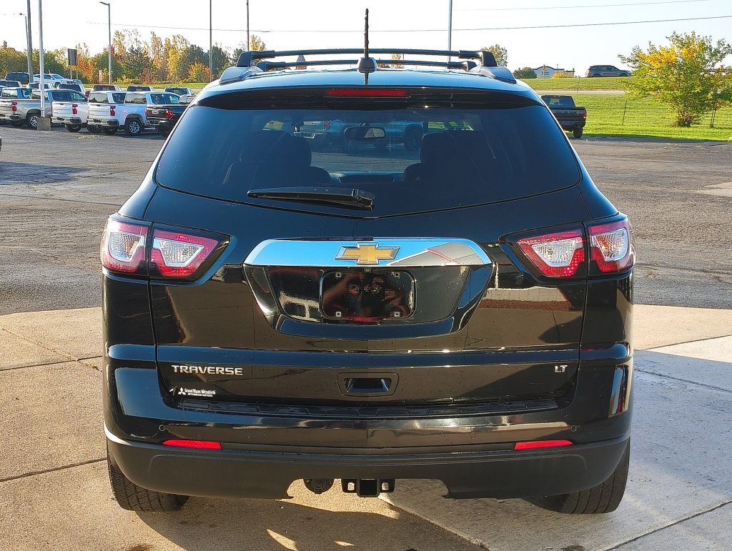 Used 2017 Chevrolet Traverse LT w/ Style and Technology Package FWD image 6