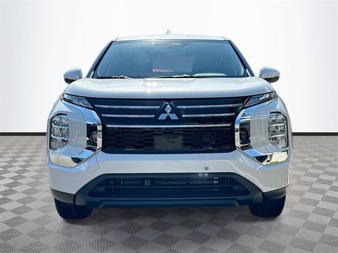 New 2025 Mitsubishi Outlander ES image 2