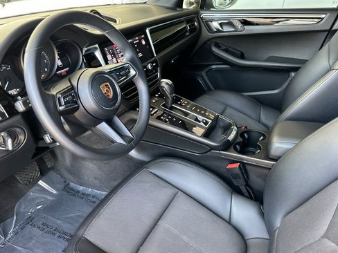 Certified 2023 Porsche Macan AWD/4WD image 4