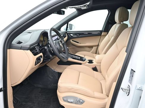 Used 2026 Porsche Macan AWD/4WD image 4