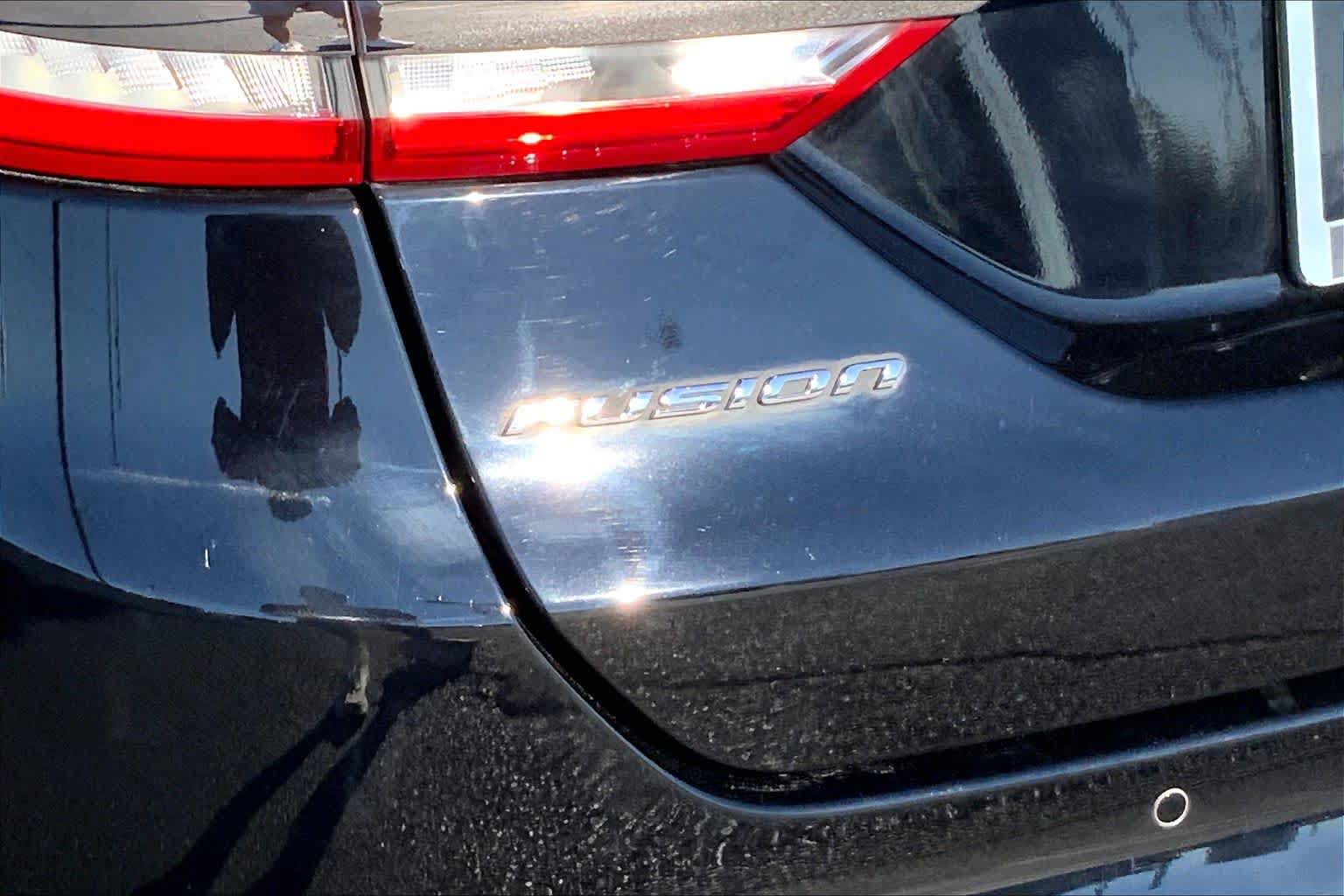 Used 2018 Ford Fusion Titanium AWD/4WD image 10