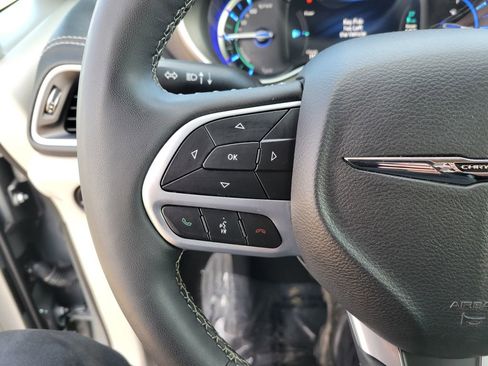Used 2023 Chrysler Pacifica Touring-L FWD image 31