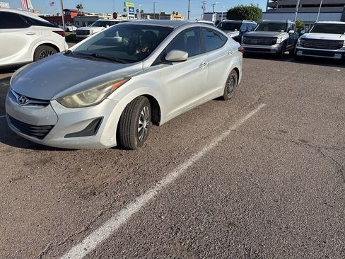 Used 2016 Hyundai Elantra SE image 1