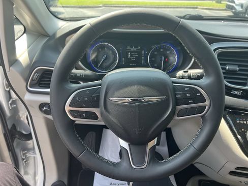 Used 2022 Chrysler Voyager LX FWD image 18