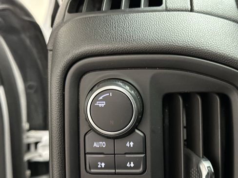 Used 2020 Chevrolet Silverado 1500 Custom Trail Boss w/ Custom Convenience Package AWD/4WD image 31