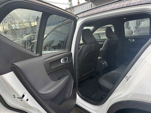 Certified 2023 Volvo XC40 Recharge Ultimate image 16
