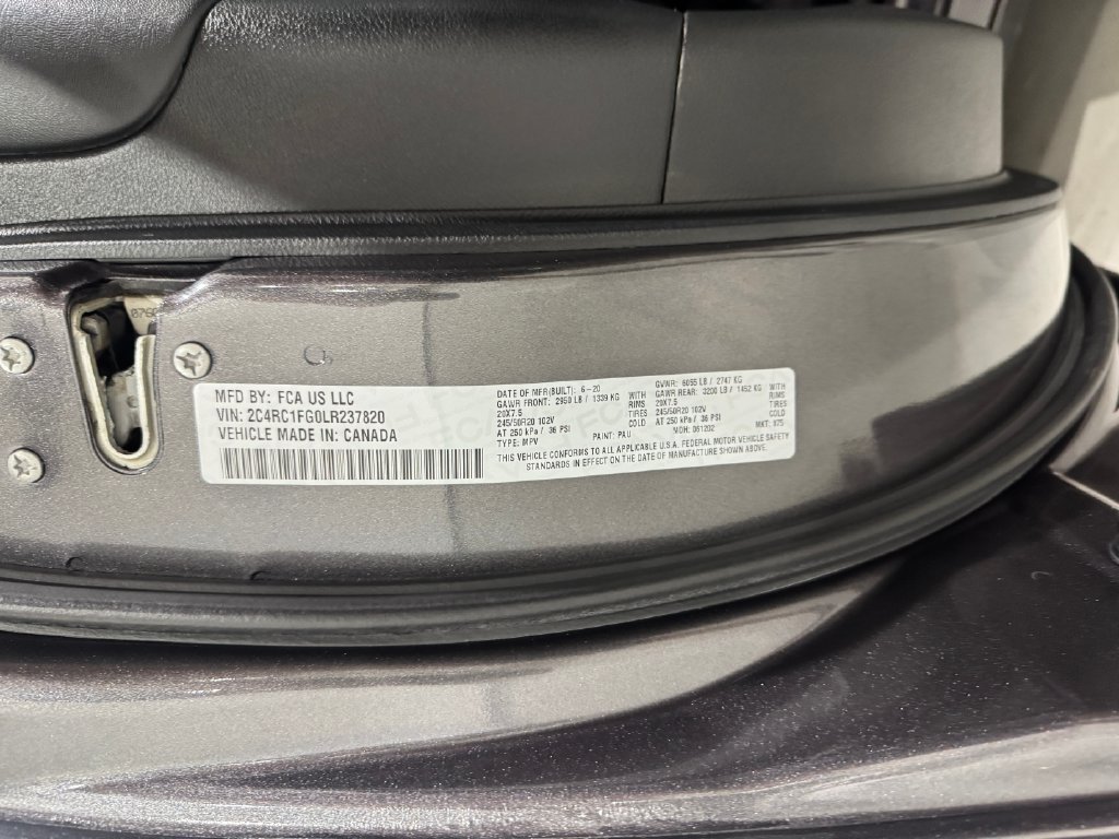 Used 2020 Chrysler Pacifica Touring w/ S Appearance Package FWD image 41