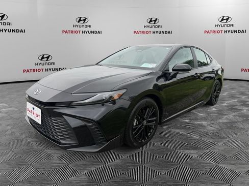 Used 2025 Toyota Camry SE FWD image 7