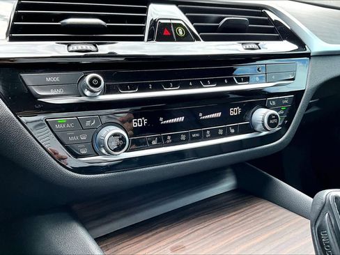 Used 2020 BMW 530i w/ Premium Package RWD image 35