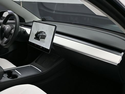 Used 2023 Tesla Model 3 Standard Range image 37