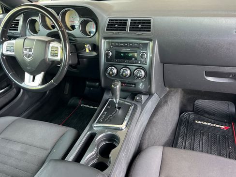 Used 2013 Dodge Challenger SXT RWD image 3