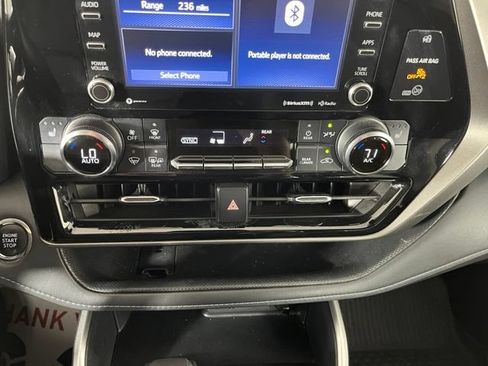 Used 2022 Toyota Highlander XLE AWD/4WD image 30