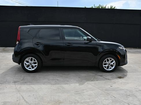 Used 2022 Kia Soul LX w/ Technology Package FWD image 8