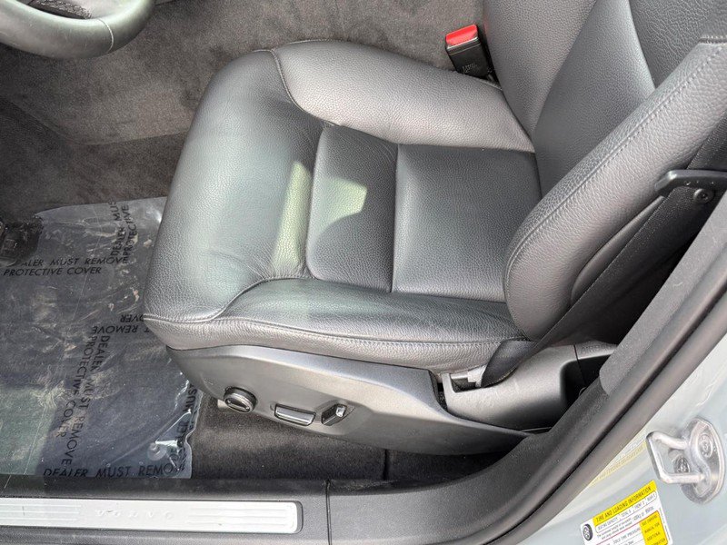 Certified 2024 Volvo XC60 B5 Plus w/ Protection Package Premier AWD/4WD image 18