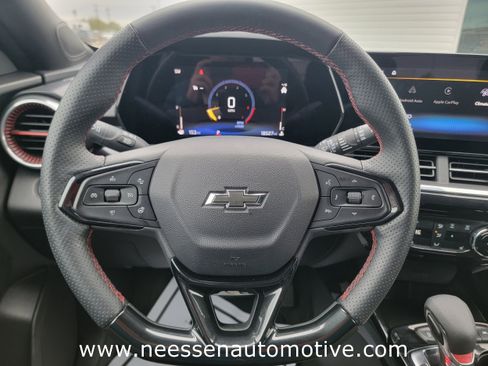 Used 2025 Chevrolet Trax RS image 17