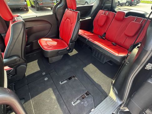 Used 2020 Chrysler Pacifica Limited w/ Quick Order Package 27H Red S FWD image 34
