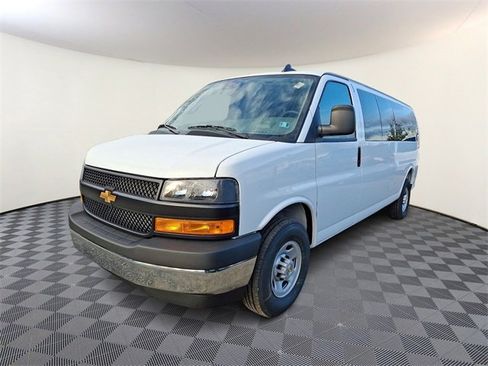 New 2025 Chevrolet Express 3500 LS image 2