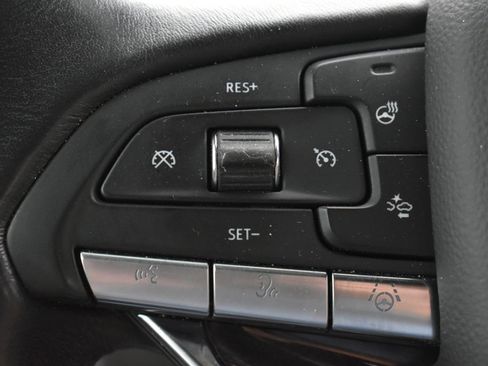 Used 2023 Cadillac Escalade ESV Premium Luxury w/ Performance Package AWD/4WD image 30