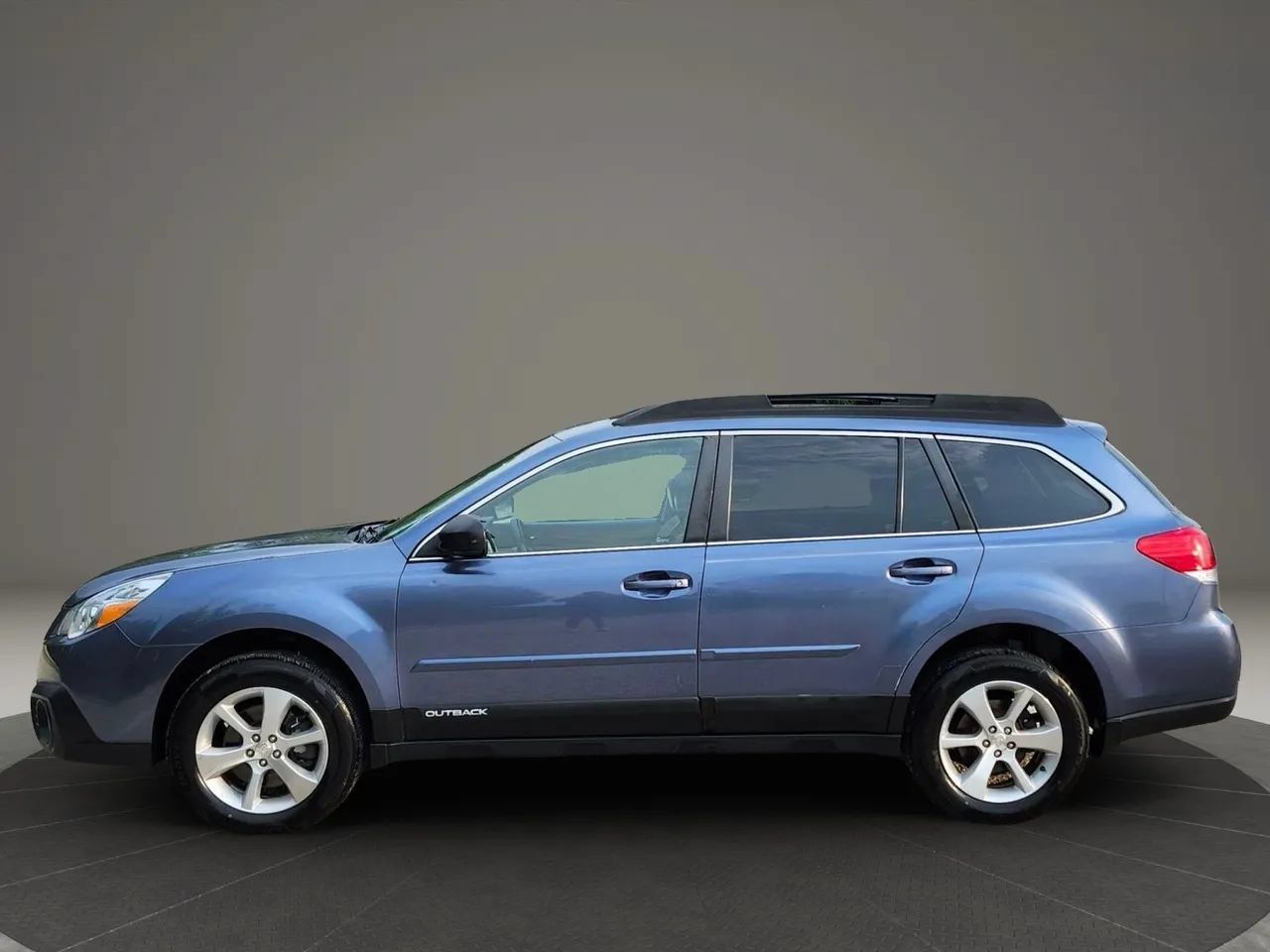 Used 2013 Subaru Outback 3.6R Limited AWD/4WD image 3
