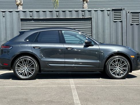 Used 2025 Porsche Macan image 9