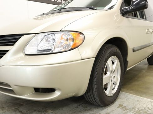 Used 2007 Dodge Caravan SXT w/ Popular Equipment Group I FWD image 34