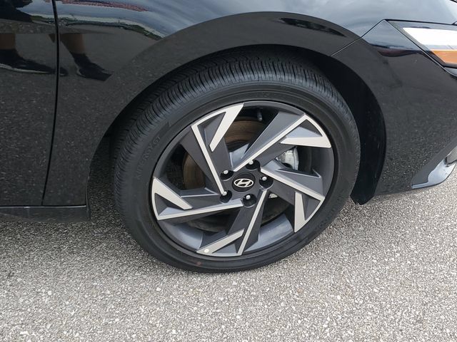 Certified 2025 Hyundai Elantra SEL FWD image 6