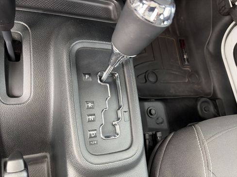 Used 2018 Jeep Wrangler Unlimited Sahara AWD/4WD image 25