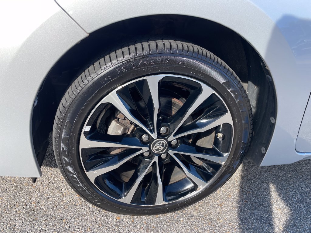 Used 2017 Toyota Corolla SE w/ SE Premium Package FWD image 9