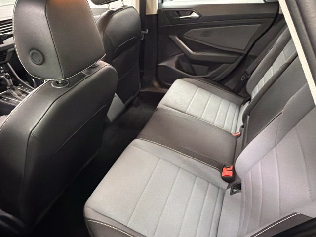 Used 2025 Volkswagen Jetta SE FWD image 14