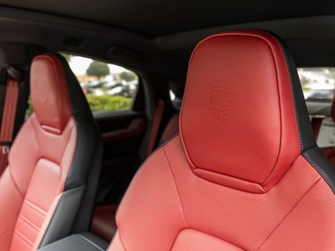 Certified 2026 Porsche Cayenne Coupe image 24