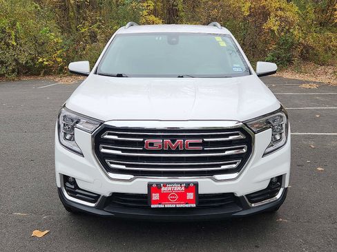 Used 2023 GMC Terrain SLT image 2