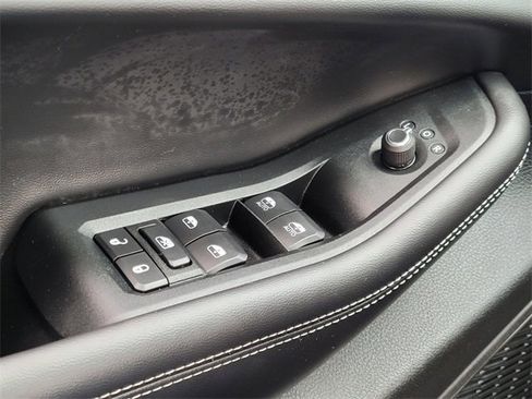 Used 2025 Jeep Grand Cherokee Laredo X image 33