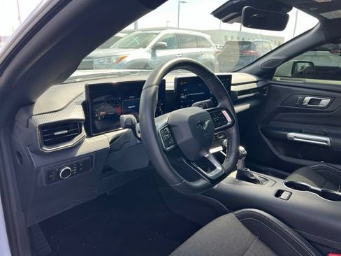 Used 2025 Ford Mustang Coupe RWD image 9