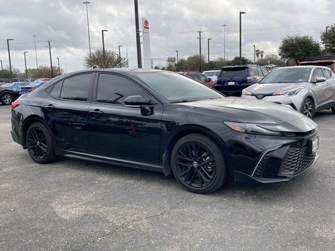 Certified 2025 Toyota Camry SE w/ Convenience Package image 2