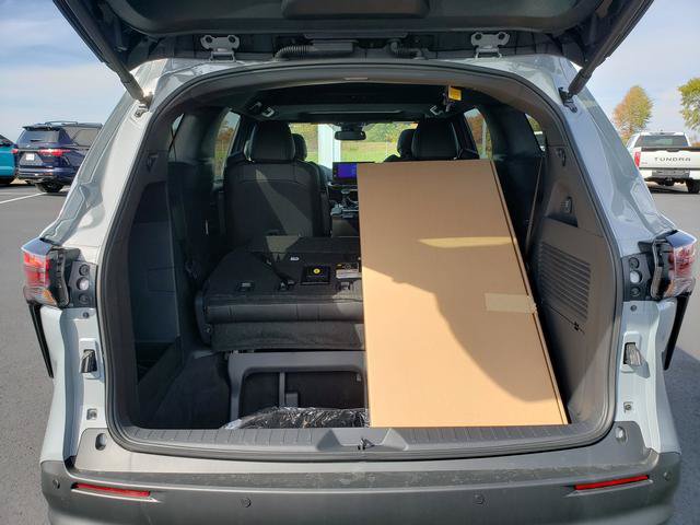 New 2026 Toyota Sienna XLE Woodland Edition AWD/4WD image 7