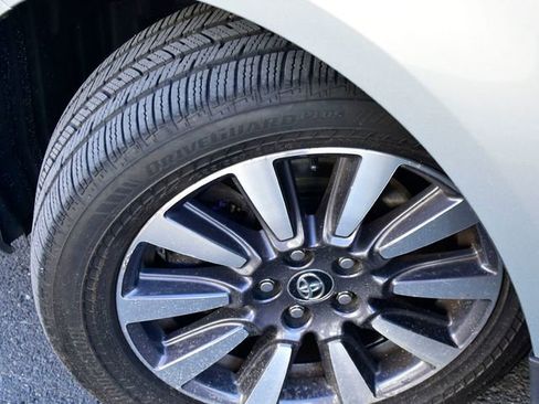 Used 2020 Toyota Sienna XLE w/ XLE Navigation Package image 34