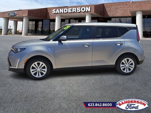 Used 2023 Kia Soul LX image 6