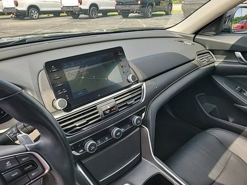 Used 2019 Honda Accord Touring image 9