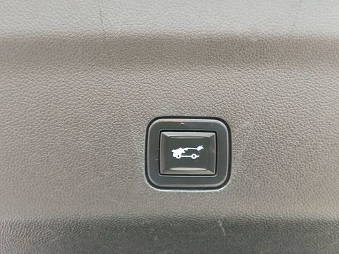 Certified 2021 Chevrolet Suburban RST image 17