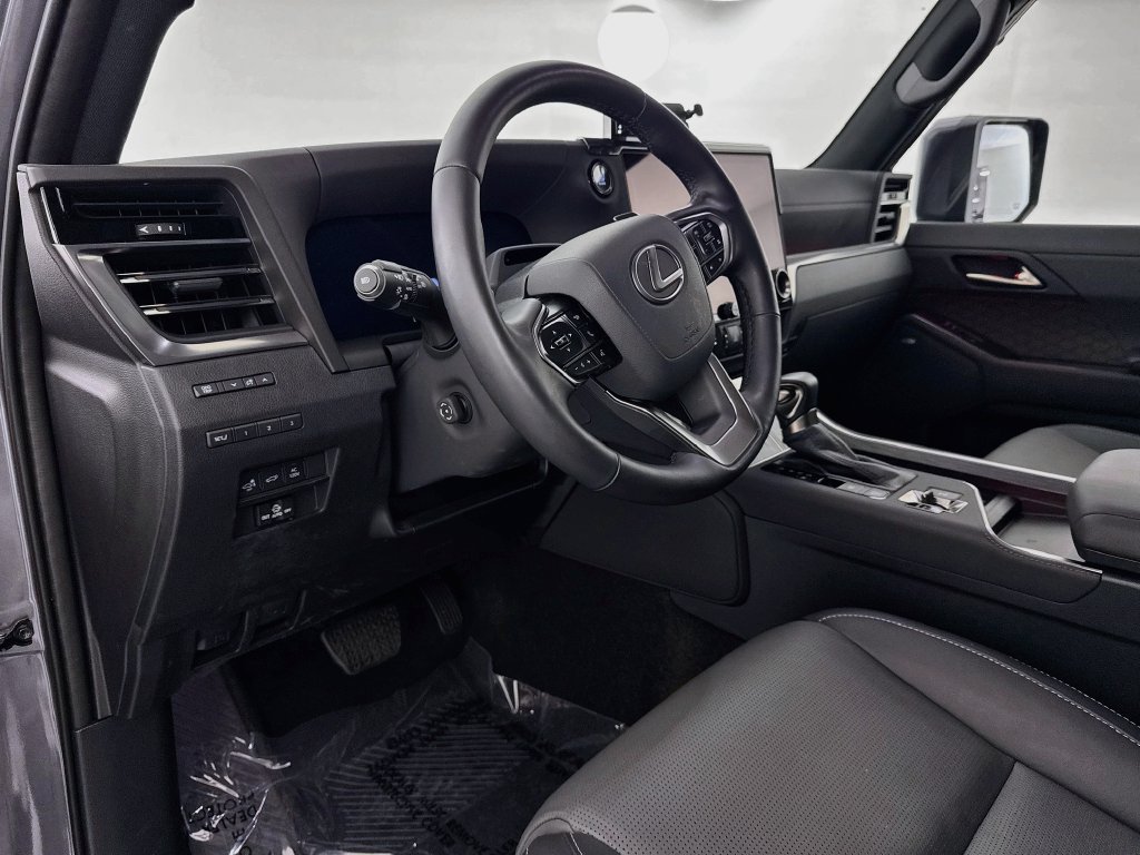 Used 2026 Lexus GX 550 w/ Cold Area Package AWD/4WD image 9