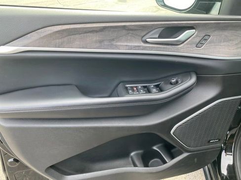 Used 2024 Jeep Grand Cherokee Limited 4xe image 18