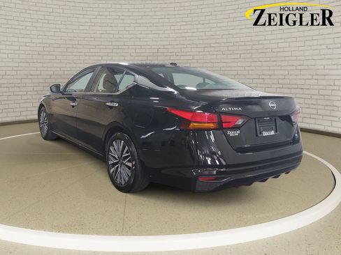 Certified 2025 Nissan Altima 2.5 SV FWD image 7
