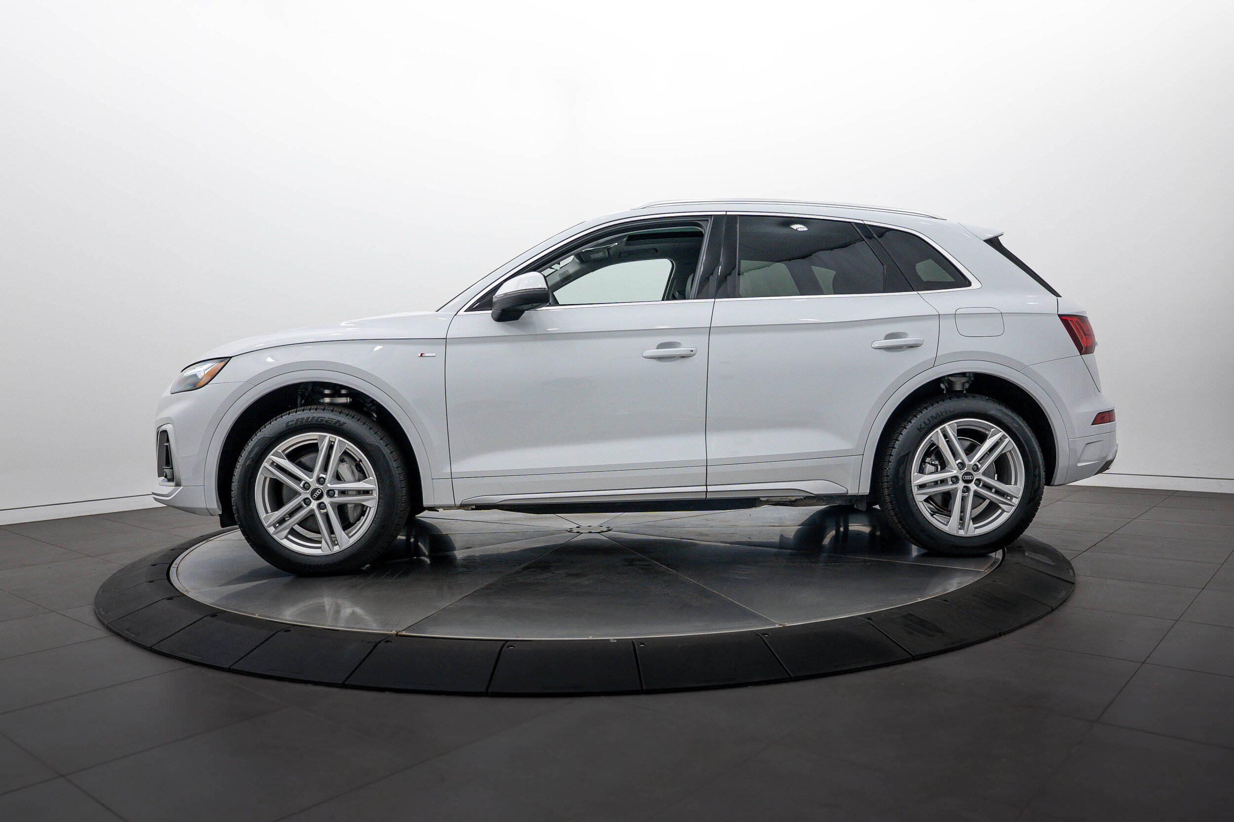Certified 2025 Audi Q5 e Premium Plus w/ Premium Plus Package AWD/4WD image 6