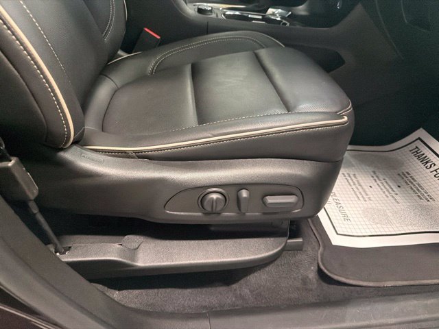 Used 2023 Chevrolet Traverse Premier AWD/4WD image 17